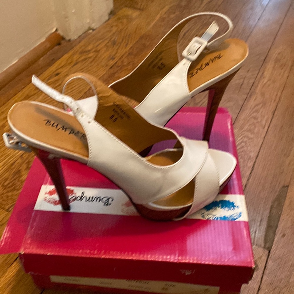 BRAND NEW Bumper white sandal heel shoes size 8 1/2 women's